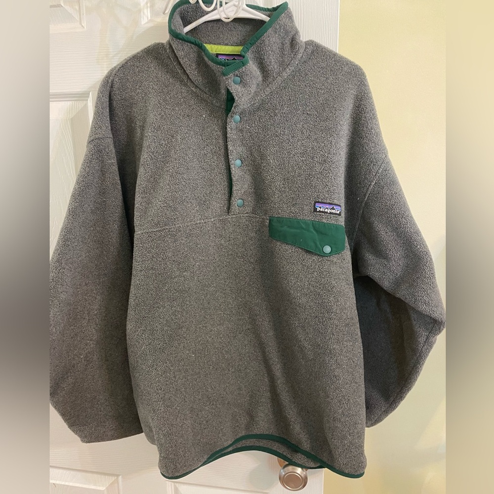 Patagonia Gray Fleece with Green Accents